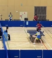 卓球（少年女子）の競技中の写真