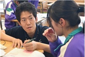 長生村立長生中学校、河野克哉教諭の写真