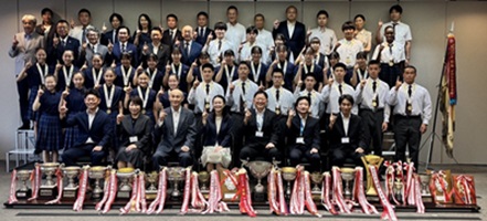 表敬訪問での集合写真