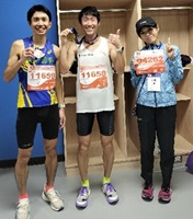 派遣ランナーたちが3名並んでいる写真