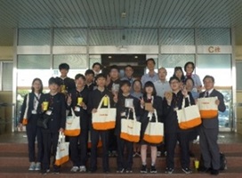 企業見学後に撮影した集合写真