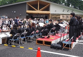 演奏する生徒の画像
