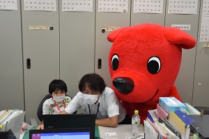 チーバくんと親子の画像