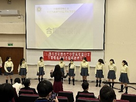 歓迎の歌を歌う台湾の高校生の画像