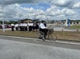 生徒が自転車に乗っている写真