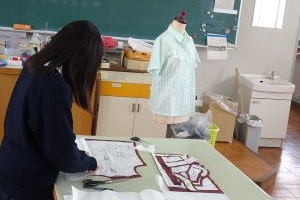 生徒が作業をしている写真