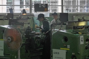 生徒が作業をしている写真