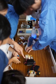 電気回路工作体験の様子
