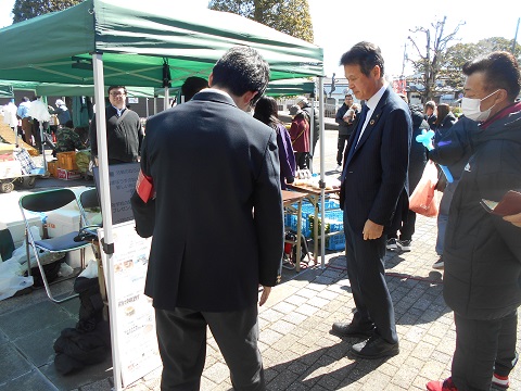 茂原市長に1年間の学習活動の成果を報告することができました