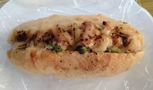 販売したタコ唐サンドウィッチ