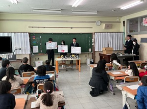 センサーについてクイズを出している様子
