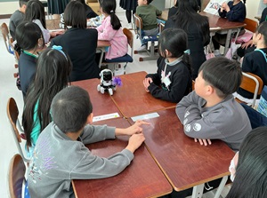 真剣に説明を聞いている様子