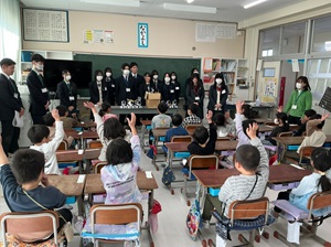 楽しかったと答えている児童の様子の写真