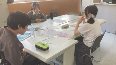 準備委員会企画を話し合う生徒たち