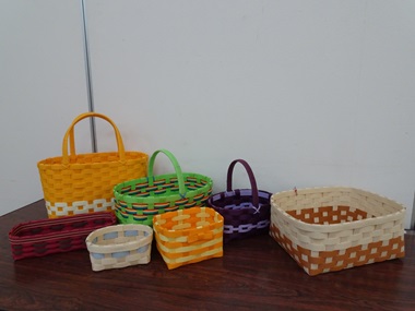 夷隅特支作品クラフトテープのかご