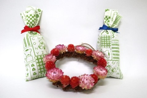 湖北特支作品ドライフラワーリースとサシェ