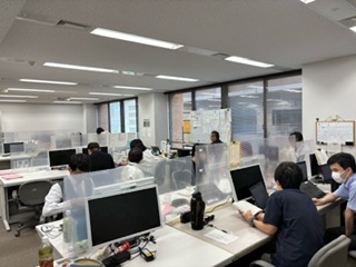 パートナーズ教育庁オフィスの様子