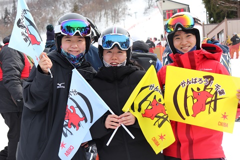 スキー少年女子選手団の写真