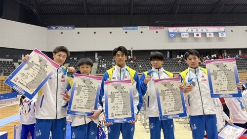 体操少年男子の写真