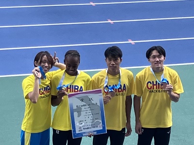 陸上男女混合リレーの写真