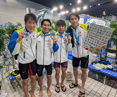 水泳競泳フリーリレーの写真