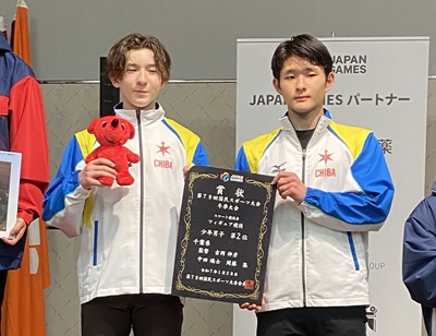 フィギュアスケート少年男子の中田選手と周藤選手の表彰時の写真