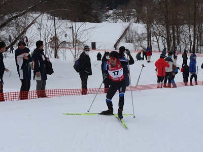 スキーリレー少年男子の宮井選手の写真