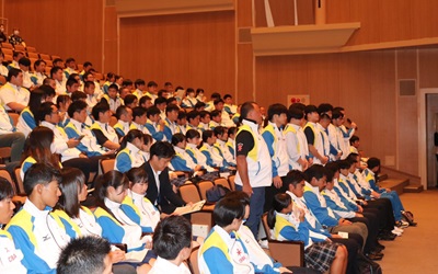 レスリング選手団の画像