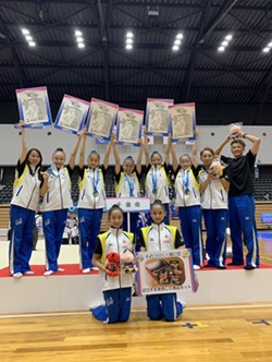 新体操少年女子団体の写真