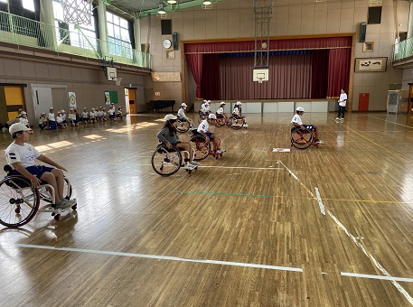 車いすの乗車練習。