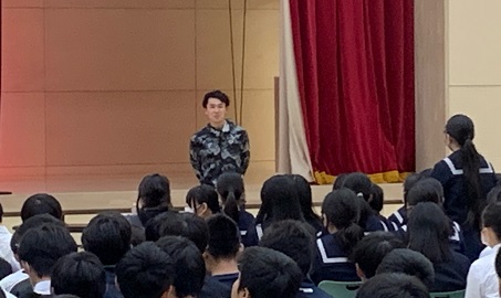 生徒から、鈴木選手への質問。