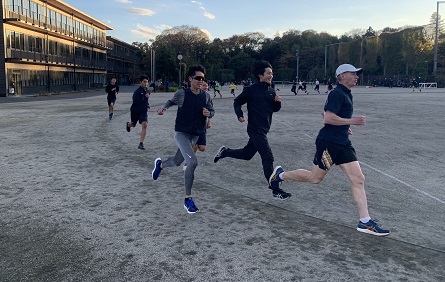 鈴木選手も一緒にインターバル練習。