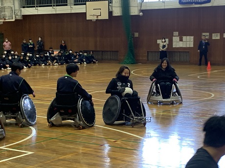 選手と代表生徒による試合風景③