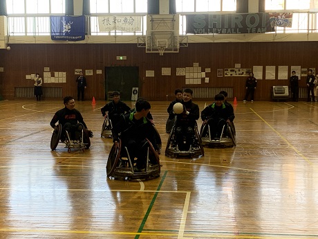 選手と代表生徒による試合風景①