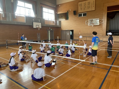 試合に熱中する子ども達