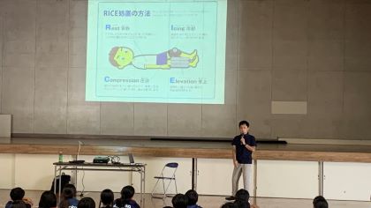 応急処置の大切さを話す砂川さん