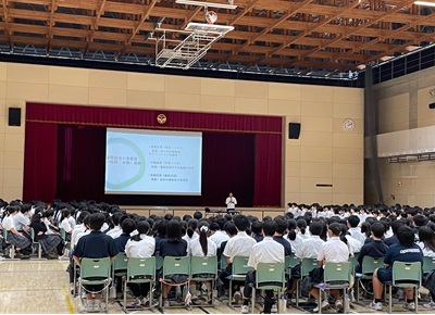 講演の様子の写真