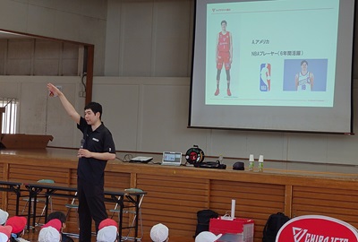 講話の様子の写真