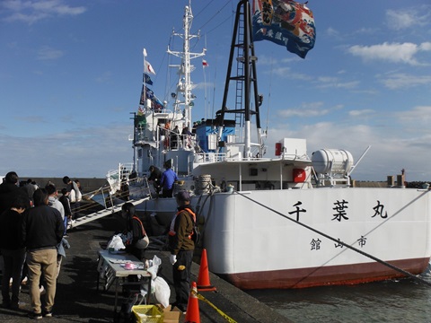 漁業調査船千葉丸の乗船見学の写真