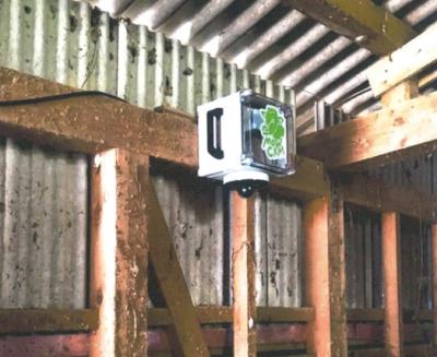 牛舎に設置された分娩監視カメラの写真