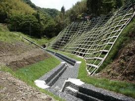 地すべり防止工事山中