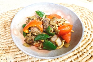 イノシシ肉カラフル野菜炒め塩こうじ味