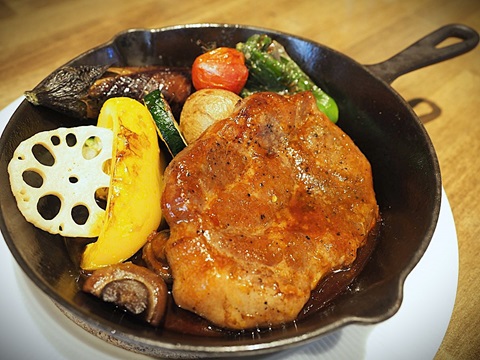 肉厚三元豚のトンテキ　千葉醤油を使ったオニオン醤油ソースの画像