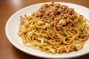 中華飯店　歩夢蘭の銚子黒アヒージョ焼きそば