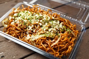 Tsキッチンの銚子黒アヒージョ焼きそばの画像