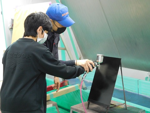 オープンキャンパスの写真です。（塗装）