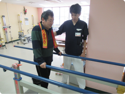 平行棒を用いたリハビリの様子