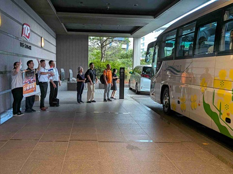 選手団の見送り