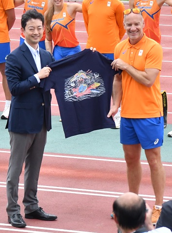 萬祝Tシャツの写真