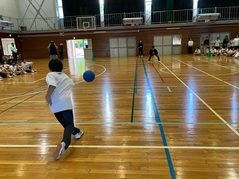 田口選手と対戦する生徒